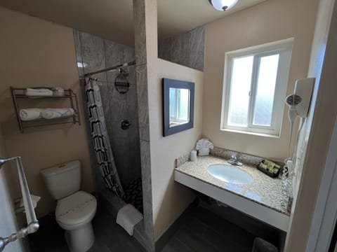 King Room with Futon non smoking | Bathroom | Shower, free toiletries, hair dryer, towels