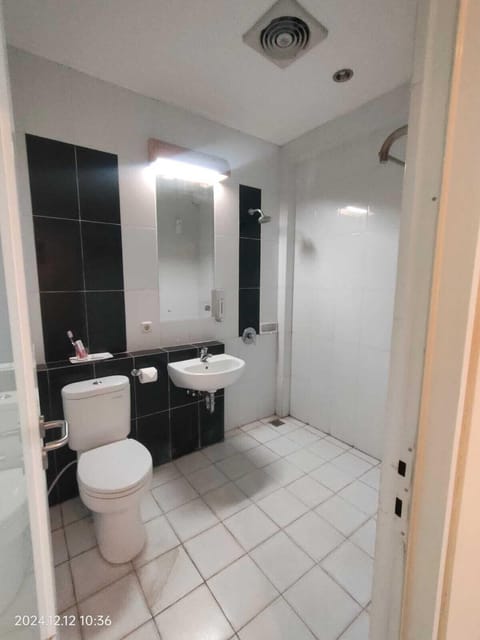 Junior Double Room, Mountain View | Bathroom | Shower, towels, soap, shampoo