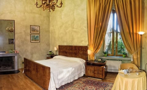 Classic Double Room | Minibar, in-room safe, desk, free WiFi