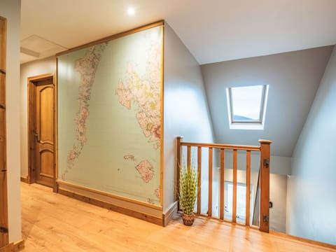 Window, Facade, Architecture, Door, Home, Estate, Mansion, Sash Window, Balcony, Villa