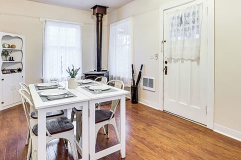 Cottage (2 Bedrooms) | Interior