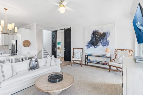 Isle of View - Water's Edge - Second Floor - Living Area