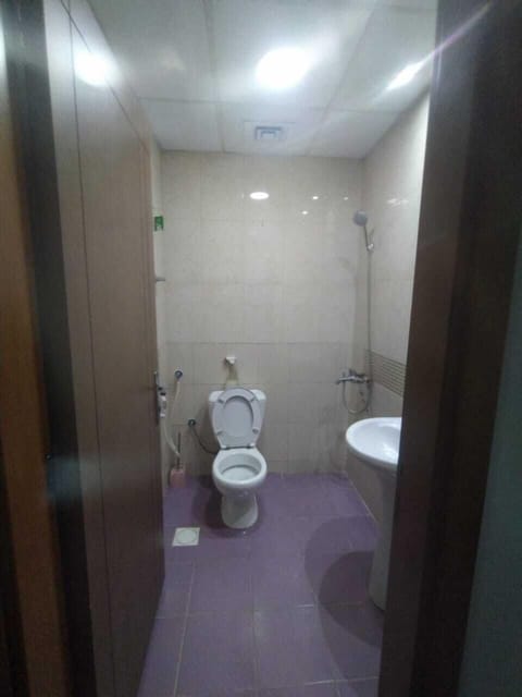 Economy Loft, Park View | Bathroom | Shower, rainfall showerhead, hair dryer, soap