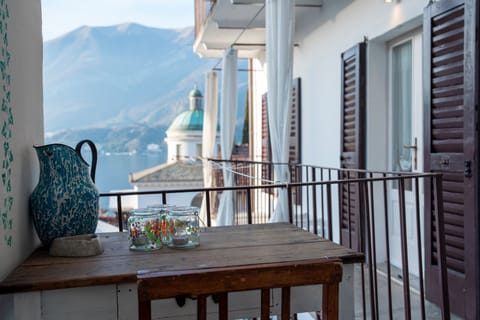 Classic Apartment | Balcony