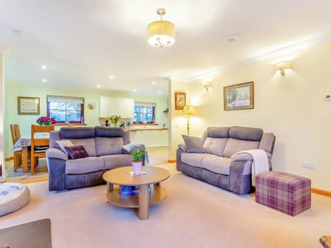 Living area | Bunchrew Farm Cottage, Inverness