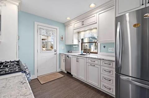 e844c284-41b2-48f5-8cba-152e420bf3d7