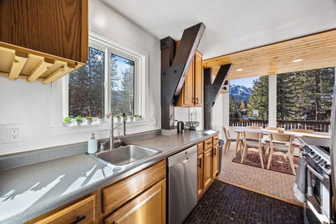 Alternative view of the kitchen with beautiful mountain views