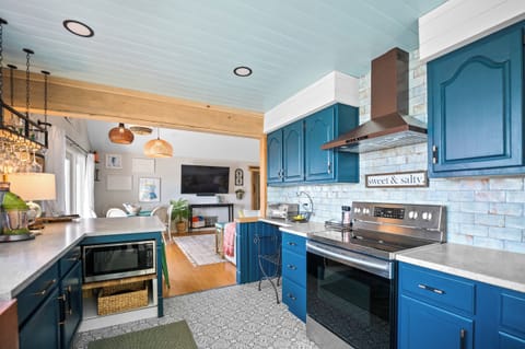 Fully updated kitchen