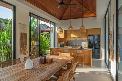 Luxury Villa, Pool View | Dining room