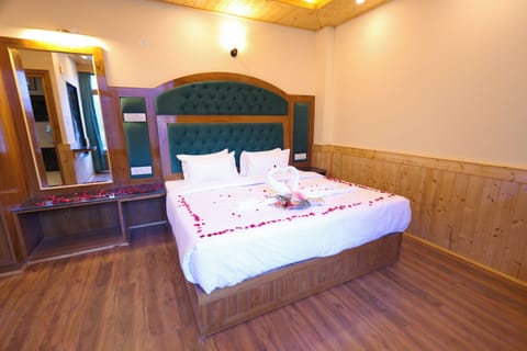 Deluxe Double Room, Balcony, Mountain View | Free WiFi