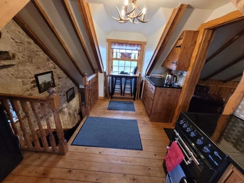 Cottage | Private kitchen | Fridge, microwave, oven, stovetop