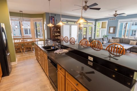 Main Level | Kitchen | Dining