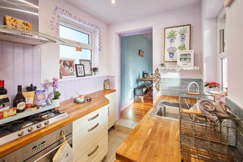 Lilac Cottage, Morpeth - Host & Stay
