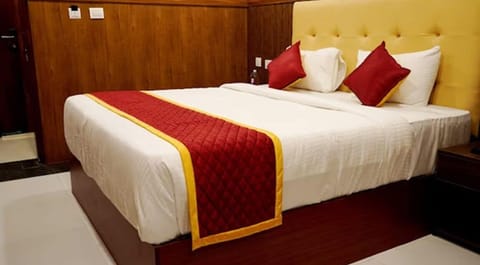 Premium Double Room, Hill View | Egyptian cotton sheets, premium bedding, desk, free WiFi