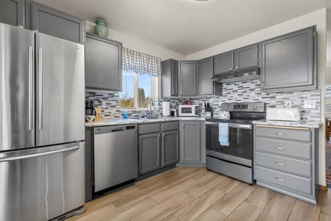 All of the main appliances you may need!