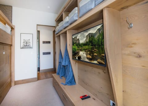 Bed Configuration:
Main Bedroom - King
2nd Bedroom - Queen and 2 Top Bunks with XL Full Beds