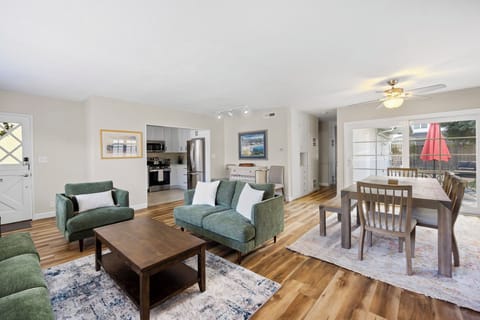 Living room & Dining area