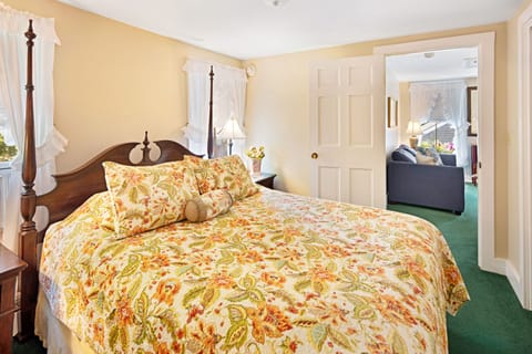 Deluxe Suite, 1 Queen Bed with Sofa bed | 1 bedroom, premium bedding, individually decorated