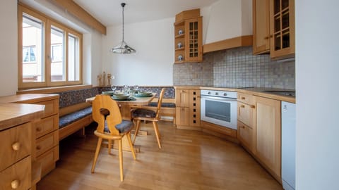 Apartment (1 Bedroom) | Private kitchenette | Fridge, oven, stovetop, dishwasher