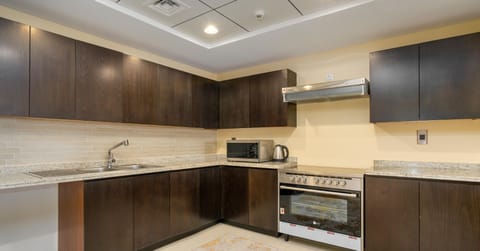 Grand Apartment, 2 Bedrooms, Sea View | Private kitchen | Fridge, microwave, oven, stovetop