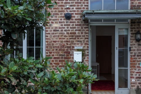 4ccc7eb4-4fb9-47ac-9775-9cd920076ea1