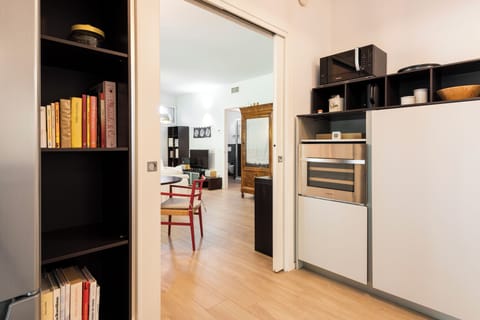 Comfort Apartment, Patio | Private kitchen | Fridge, stovetop, cookware/dishes/utensils