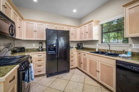 Home-cooked meals made easy in our fully equipped kitchen.