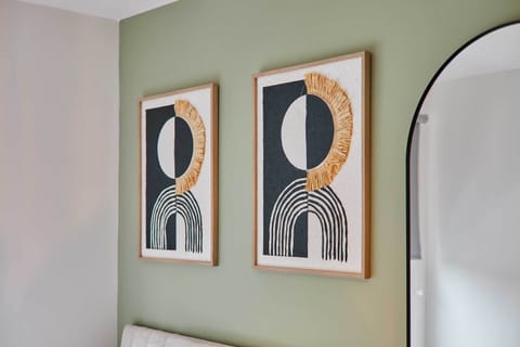 Joffre Avenue, Castleford - Host & Stay