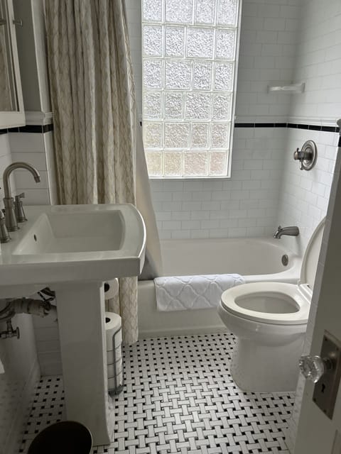 Refresh and relax in our full bath featuring Avada hair and body products.