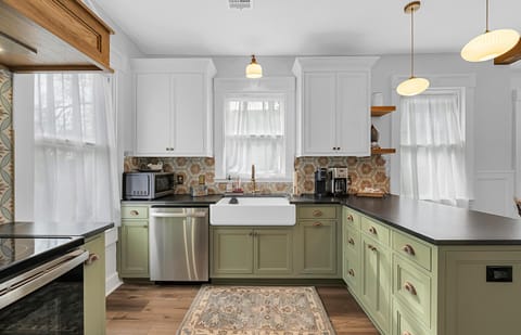 The perfect place to whip up a meal for you and your guests, or to grab a snack!