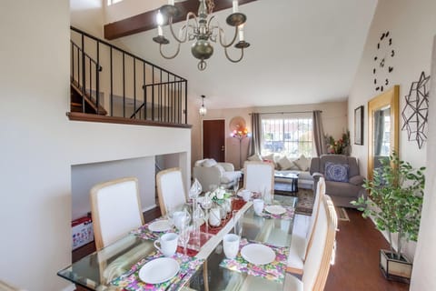 Cook a meal, order in or walk just 10 mins to countless restaurants & bars