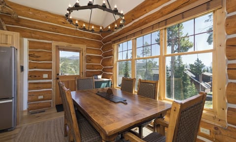 Spacious Dining Room Table, Seats 6