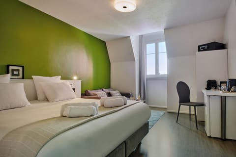 Chambre Double confort | Iron/ironing board, free cribs/infant beds, free WiFi, bed sheets