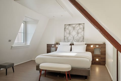 Junior Suite | Iron/ironing board, free cribs/infant beds, free WiFi, bed sheets