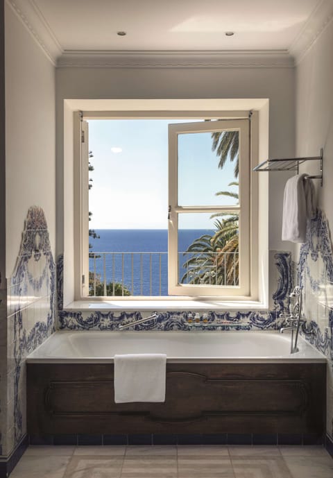 Presidential Suite | Bathroom | Separate tub and shower, deep soaking tub, designer toiletries