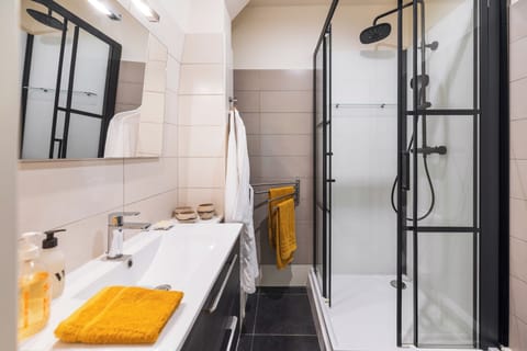 Comfort House, Pool View | Bathroom | Shower, hair dryer, slippers, towels