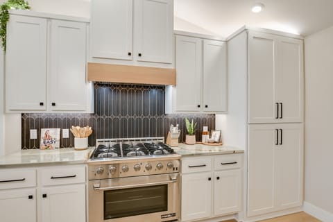 A baker or chefs dream, 36" stainless steel range with a full host of supplies.