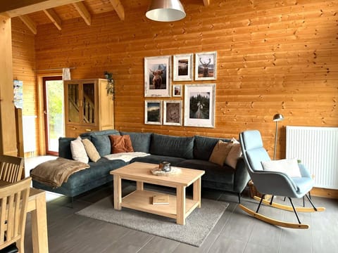 Annika-WZ-2024-09-17 at 16.29