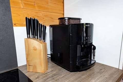 S-027-020-23-Kaffeevollautomat mit Messerblock