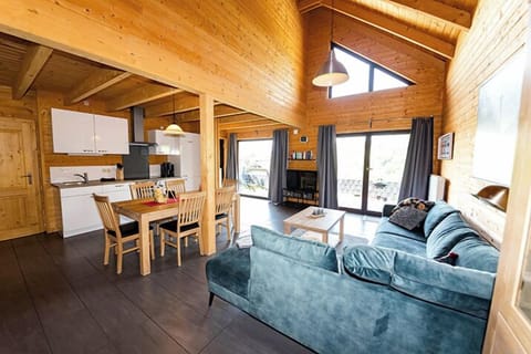 S-027-019-23-Wohnbereich Tommy-Annika