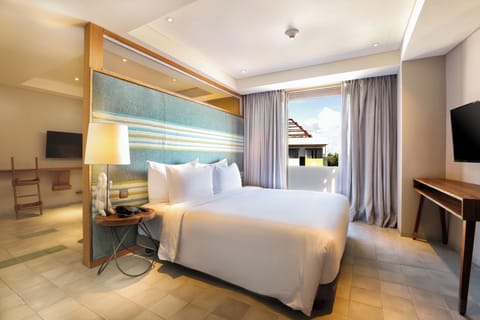 Junior Suite with Complimentary Treats | 1 bedroom, premium bedding, in-room safe, desk