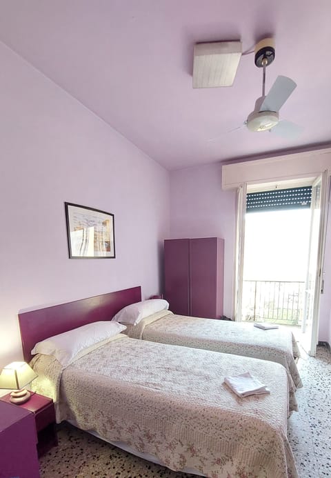 Classic Double or Twin Room, Non Smoking | Desk, free WiFi