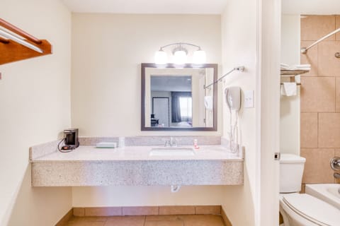 Suite, 1 Bedroom | Bathroom | Free toiletries, hair dryer, towels