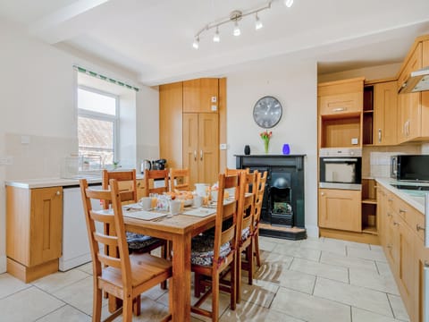 Kitchen/diner | Monkroyd House, Featherstone, near Wakefield