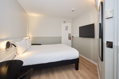 Standard Double Room, 1 Double Bed | Premium bedding, desk, soundproofing, free cribs/infant beds