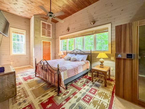 You'll love the master suite—there’s a sauna with Wi-Fi waiting for you!