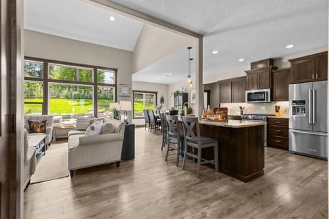 Locate lake access at Honeysuckle Beach just 10 minutes down the road