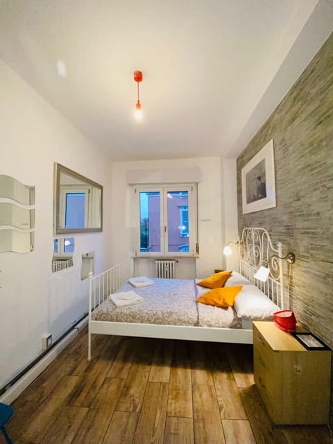 Economy Double Room | In-room safe, iron/ironing board, free WiFi, bed sheets