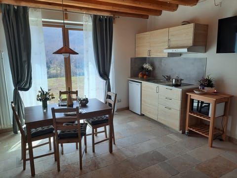 Comfort Studio, Lake View | Cribs/infant beds, free WiFi, bed sheets