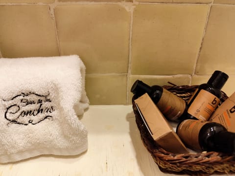 Standard Room, 2 Twin Beds | Bathroom | Shower, hair dryer, towels, soap